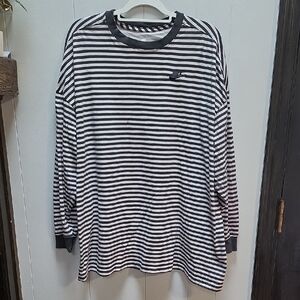Nike Striped Oversized Long-Sleeve Tee